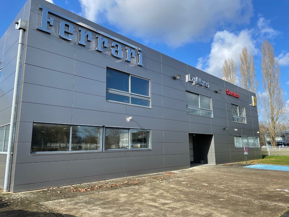 Au Mans, le point de vente Ferrari